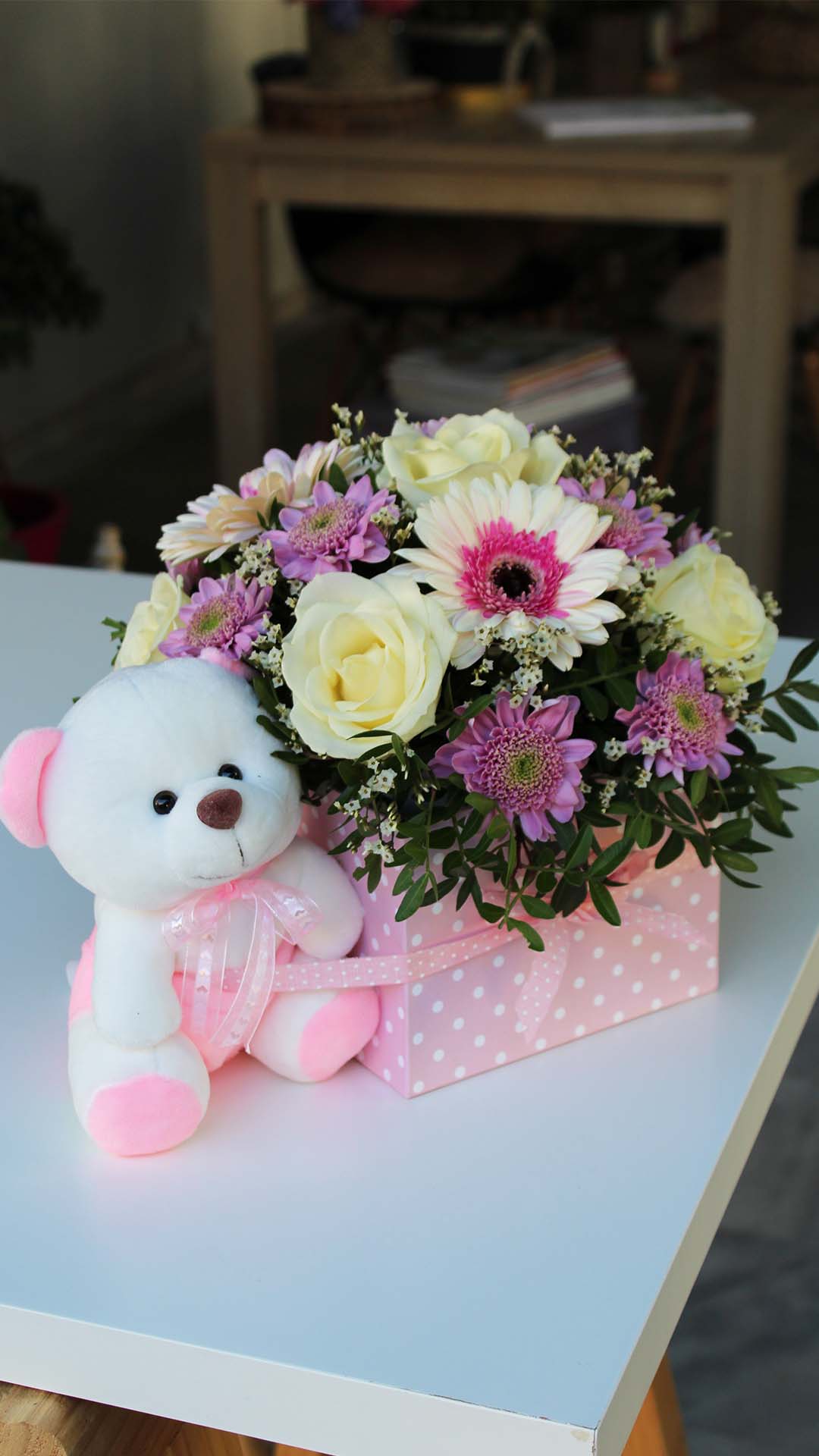 Μία πολύ γλυκιά πρόταση για να στείλετε τις ευχές σας που αφορούν γέννηση κοριτσιού, στα αγαπημένα σας πρόσωπα.