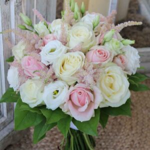 Νυφικό μπουκέτο από τριαντάφυλλα εισαγωγής Μπορείτε να το παραγγείλετε : Για παράδοση σε 3 ημέρες